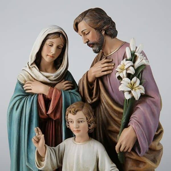 Découvrez notre évaluation détaillée de la statue Sainte Famille de Buildclassic : une décoration religieuse captivante à ajouter à votre intérieur.