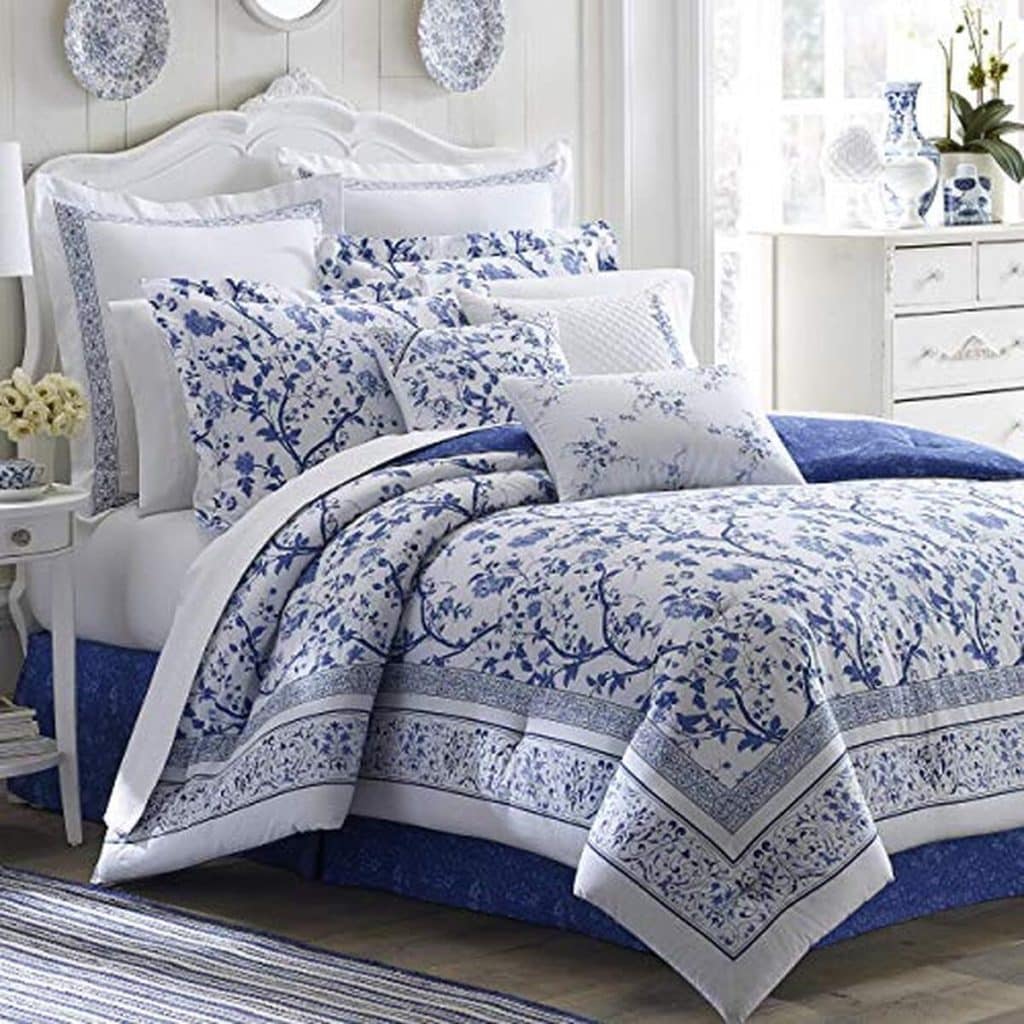 Avis sur la parure de lit bleu Charlotte de Laura Ashley : luxe et élégance