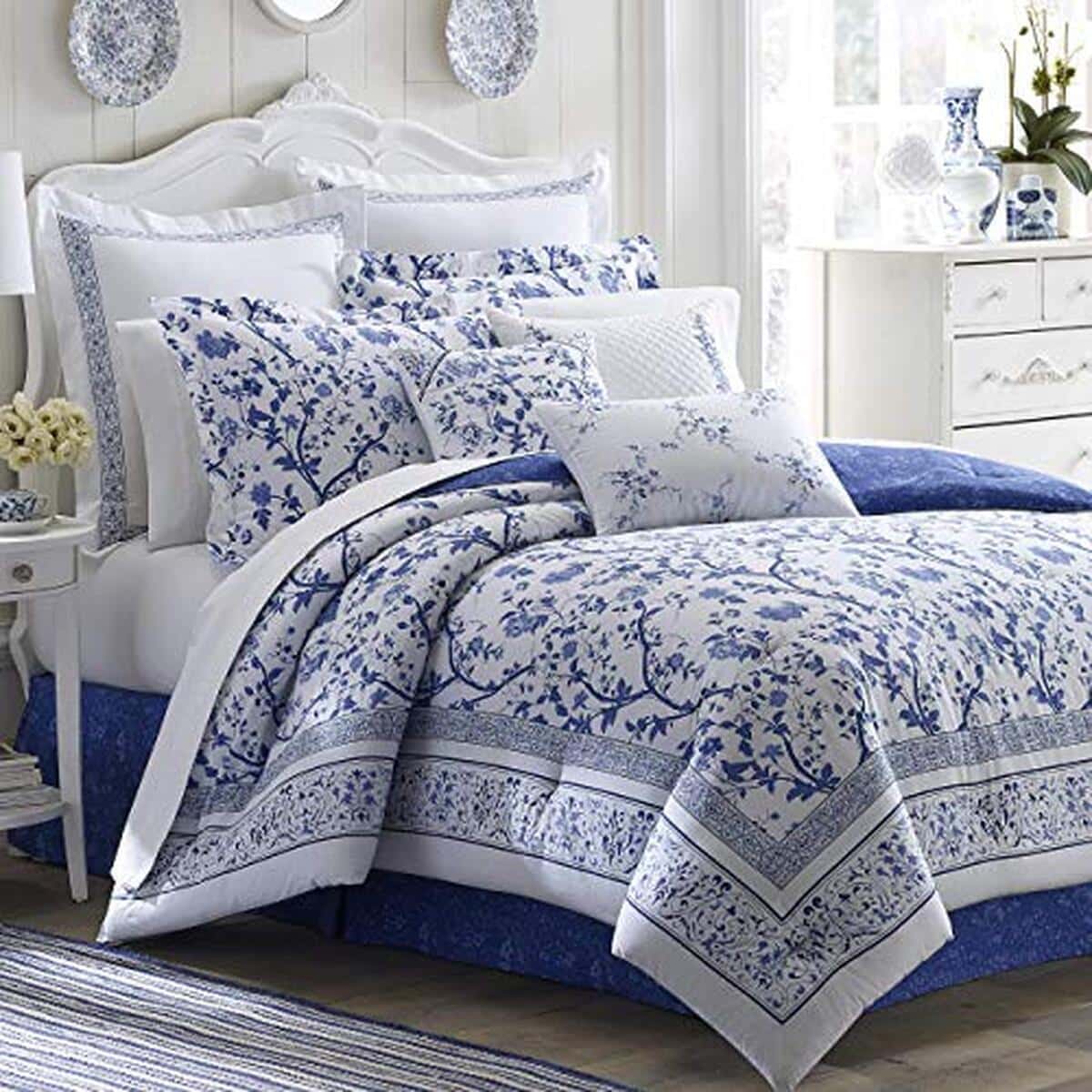 Avis sur la parure de lit bleu Charlotte de Laura Ashley : luxe et élégance