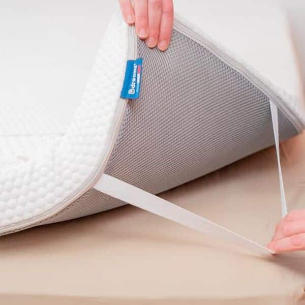 Découvrez notre test complet du surmatelas mémoire de forme Restbulle 140x190 cm : un confort enveloppant digne des meilleures chambres d'hôtel pour des nuits paisibles et réparatrices.