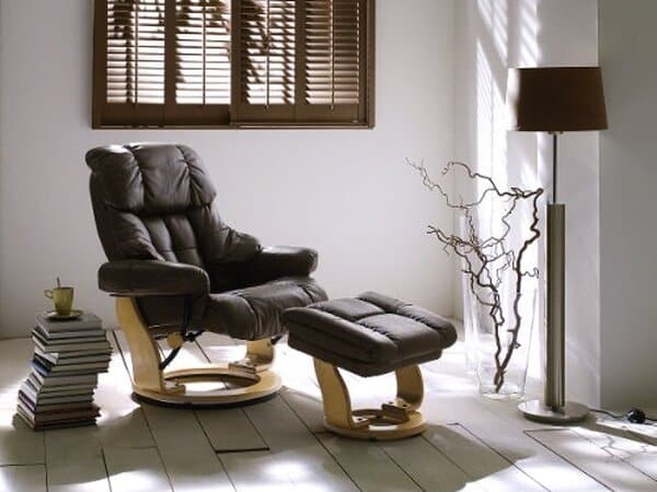 Découvrez notre test détaillé du fauteuil relaxation Robas Lund cuir marron. Confort premium, capacité 130 kg et design élégant : tous les avis d'experts.